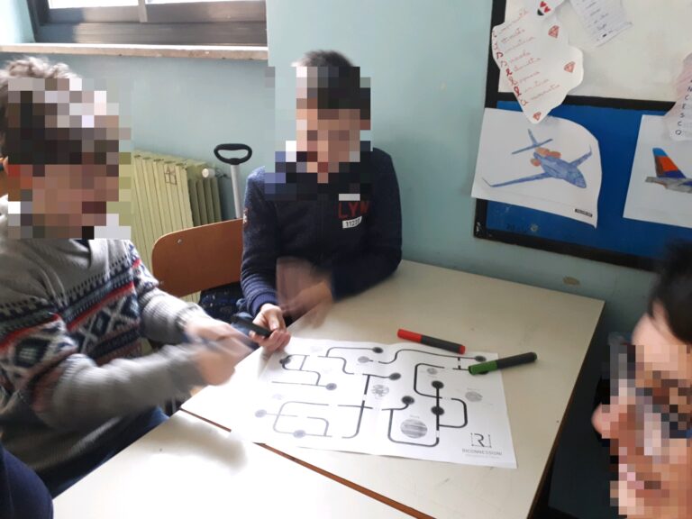 Bambini apprendono con Ozobot